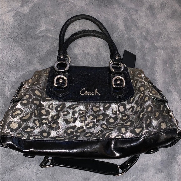 Coach Handbags - 💛 Coach Satchel Handbag